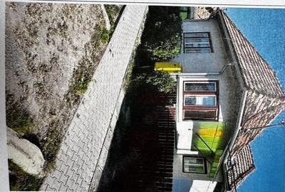 Casă cu 3 camere în Central - 1