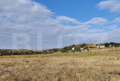 Teren de 2100 mp, în Central