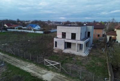 Casă cu 5 camere cu Teren 1210 Mp în Câmpineanca