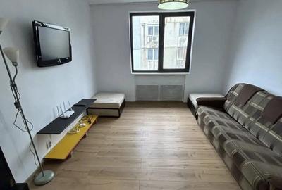 Garsonieră decomandată în Central