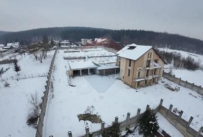 Casă cu 7 camere cu Teren 3700 Mp în Ivănești - 2