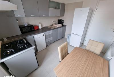 Apartament cu 3 camere decomandat în Muncii