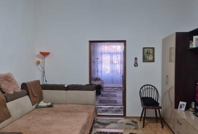 Proprietar, vând apartament la curte comuna  în Grădiște - 5