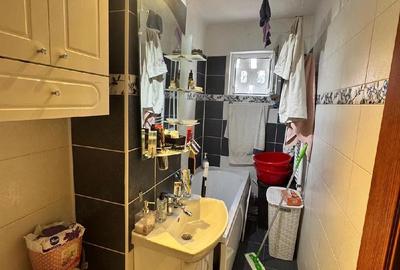 Apartament cu 2 camere nedecomandat în Km 4 - 13