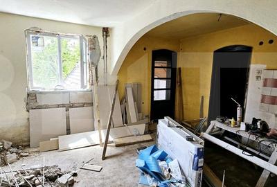 Casa spatioasa, de vanzare, cu 10 camere, 200 mp, zona semicentrala - 12