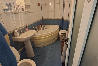 Apartament cu 4 camere decomandat în Vitan