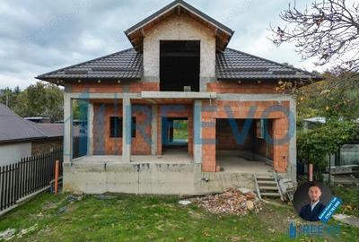 Casă cu Teren 1051 Mp în Central - 12