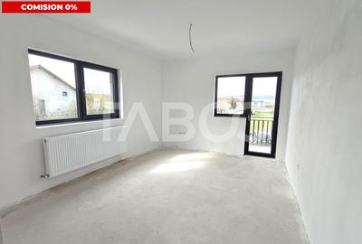 Apartament cu 3 camere decomandat în Periferie