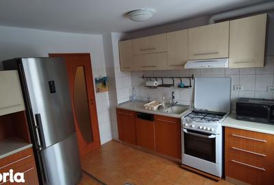 Apartament cu 2 camere decomandat în Tractorul - 5