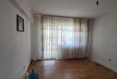 Apartament cu 3 camere semidecomandat în Fălticeni