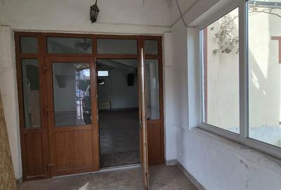 Spațiu comercial, de 200 mp, în Central - 3