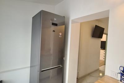 Titan, Piata Trapezului, 1 minut metrou 1 Decembrie 1918 - 2