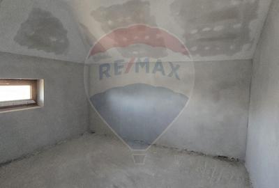 CASA CU ETAJ DE VANZARE LA GRI LA 12 KM DE ARAD ZIMANDUL NOU - 6