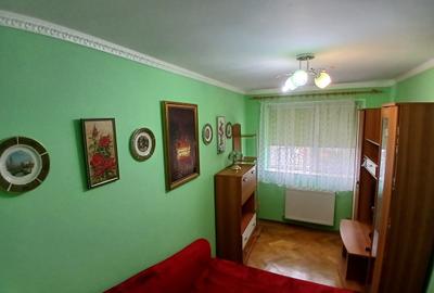 Apartament cu 3 camere semidecomandat în Central - 1