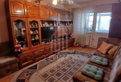 Apartament cu 3 camere decomandat | zona Vasile Aaron - 1