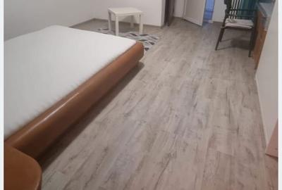 Garsonieră decomandată în Titan