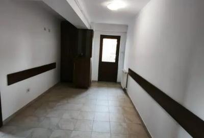 Spațiu comercial, de 50 mp, în Central - 1