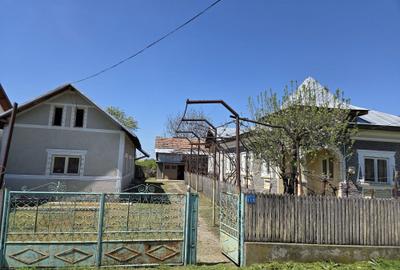 Casă cu 4 camere în Gura Foii