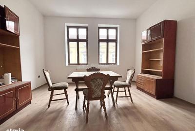 Casă cu 10 camere cu Teren 211 Mp în Central - 1