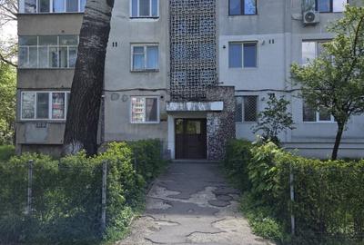 Apartament cu 3 camere semidecomandat, mobilat în Micro 17 - 2