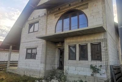 Casă cu 4 camere în Central - 4