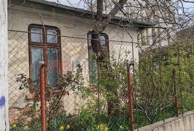 Casă cu 4 camere cu Canalizare în Tineretului - 2