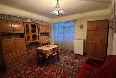 Casă cu Teren 1380 Mp în Central - 1
