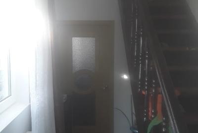 Casa situata  la poalele dealurilor subcarpatice in zona pomicola. - 7