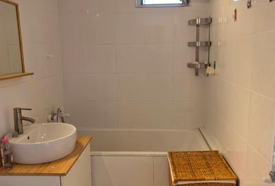 Apartament cu 3 camere semidecomandat în Titan