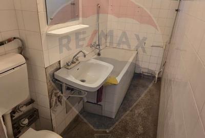 DE VANZARE Apartament cu 4 camere în zona 1 DECEMBRIE 1918 - 13