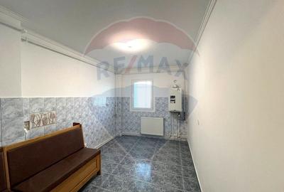 Apartament cu 3 camere de vânzare strada BICAZ zona URA - 8