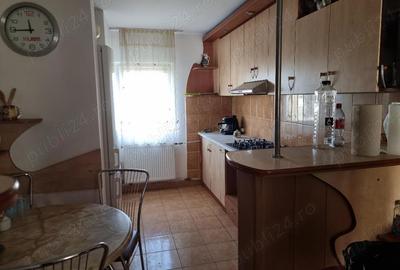 Ap tip PC , 3 cam , Nufarul , mobilat dotat et 4 cu acoperis, 2 pe palier , luminos, ocupabil - 11