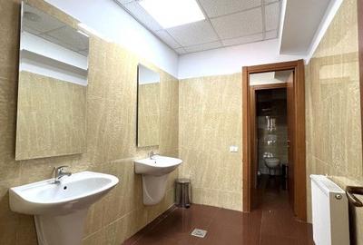 Spațiu comercial, de 350 mp, în Central