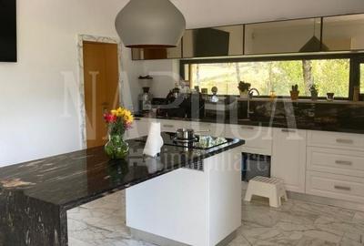 Casă individuală cu 8 camere cu Garaj în Borhanci - 2