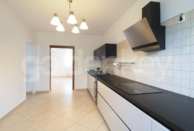 Vila cocheta in cartier rezidential cu piscina comuna, garaj - 8