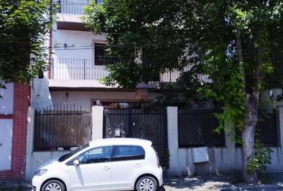 Casă cu 6 camere cu Teren 200 Mp în Rahova