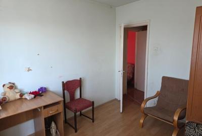 Vand apartament 2 camere Craiovita Noua intre triaj si Orizont