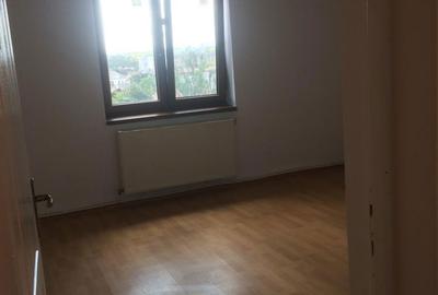 Casă cu 3 camere cu Teren 350 Mp în Central - 1