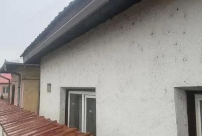 Casă cu Teren 1000 Mp în Central - 2
