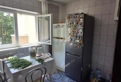 Colentina - Doamna Ghica - hol H, bloc 1990 - 2