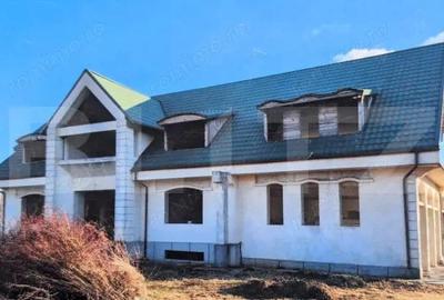 Casă cu Teren 2350 Mp în Priseaca - 1