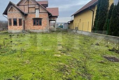 Casă cu 4 camere cu Teren 2900 Mp în Central - 10