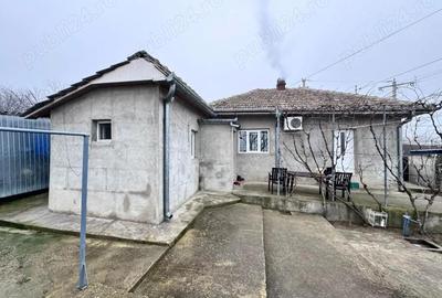 Casă cu 2 camere cu Teren 540 Mp în Fetești-Gară