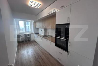 Apartament cu 3 camere semidecomandat în Central