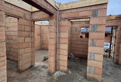 Casă cu 3 camere în Mărtinești - 2