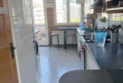 Apartament cu 4 camere semidecomandat în Armeneasca