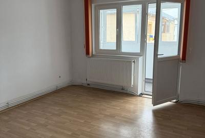 Apartament cu 4 camere decomandat în Central - 2
