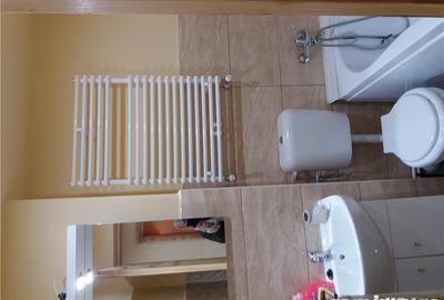 Garsonieră decomandată în Titan