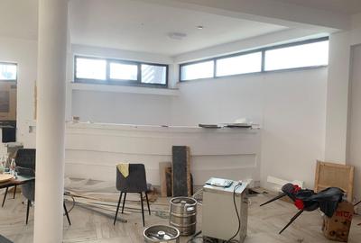 Spațiu comercial, de 300 mp, în Central - 7