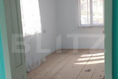 Casa cu 3 camere, bucatarie si baie, 105 mp ?i un teren de - 5